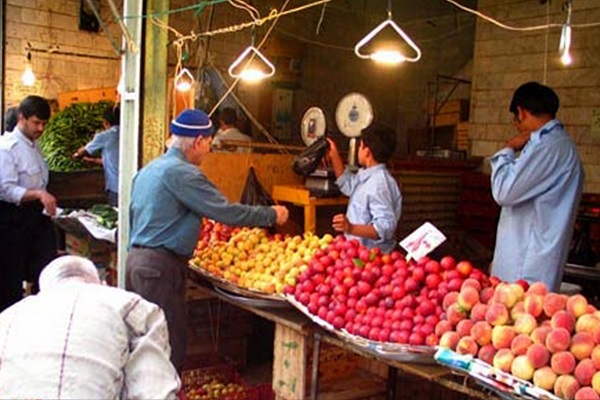 خرید دانه ای و میوه‌های درجه پایین توسط مردم در شیراز ؛ دلال ها همه کاره اند