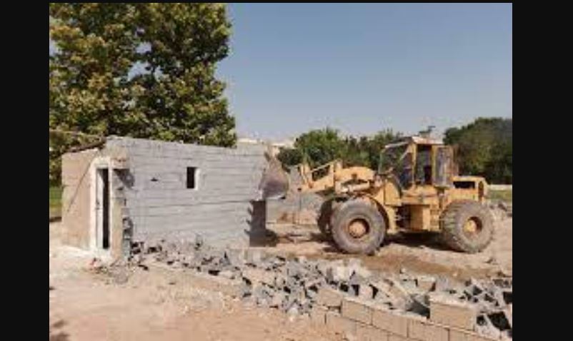 تخریب ساخت و سازهای غیر مجاز در اراضی کشاورزی ملوسجان بیضا