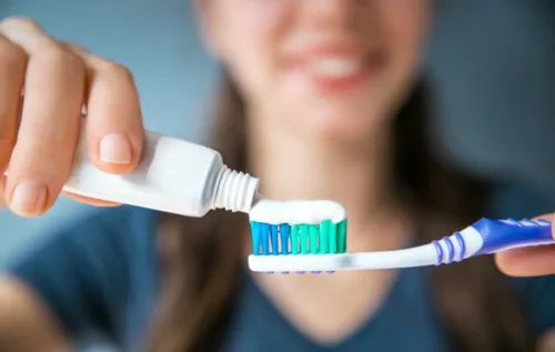 Choosing and buying the best toothpaste انتخاب و خرید بهترین خمیر دندان