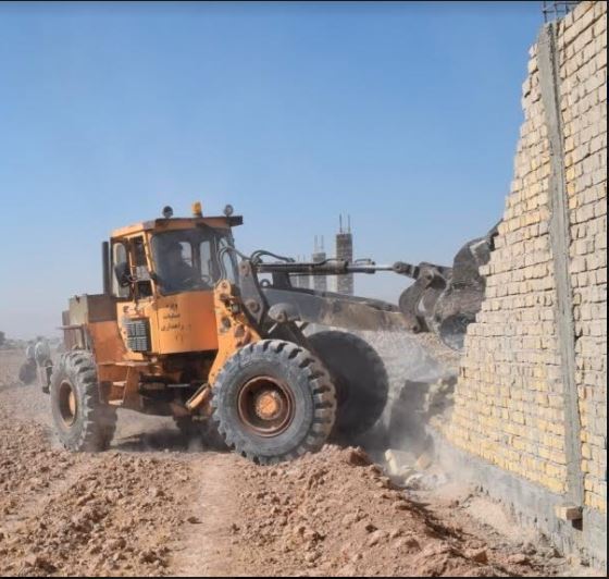تخریب ۱۸ باغ شهری غیر مجاز در اراضی کشاورزی اقلید با حکم دادستان