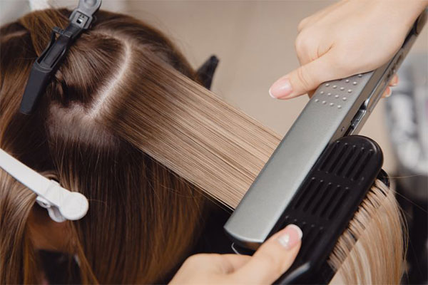 ۷ روش طبیعی بسیار راحت برای صاف کردن مو بدون نیاز به اتوی مو