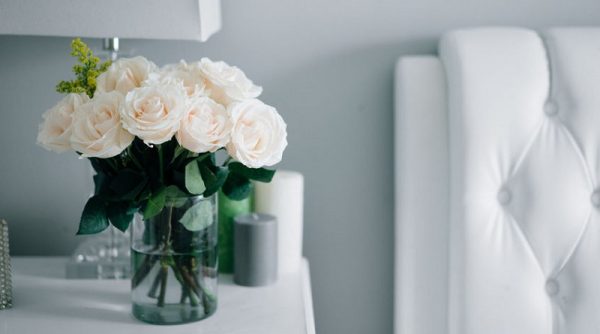 ۱۳ راهکار برای جلوگیری از پژمرده شدن و افزایش عمر گل طبیعی در گلدان