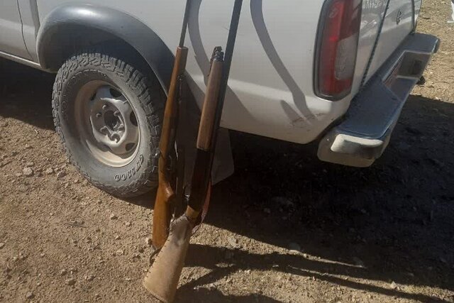 توقیف خودرو شکارچیان غیر مجاز حین قطع بلوط ها در گنجینه بزرگ شیراز
