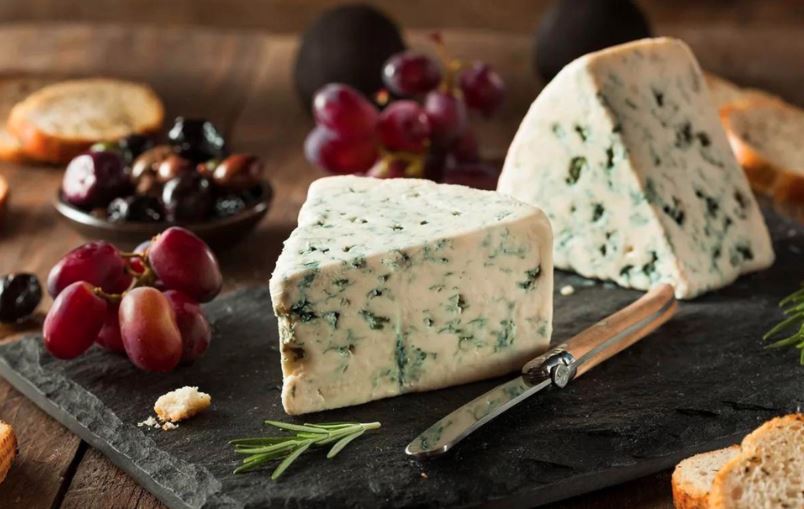 مصرف کدام پنیرهای کپک زده برای سلامتی بی‌خطر است؟