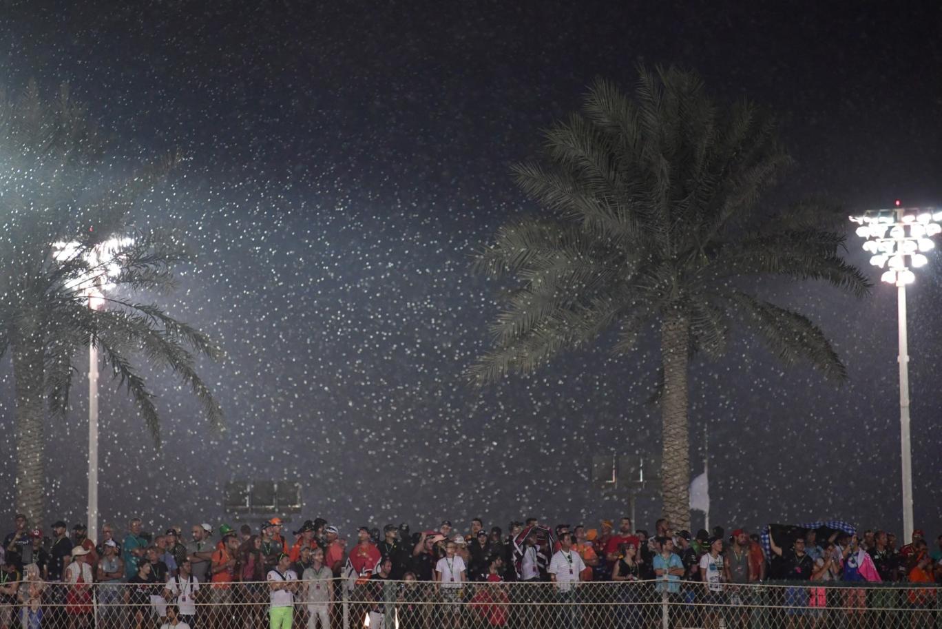 امارات متحده عربی برای ایجاد بارندگی و اطمینان از امنیت آب ابرها را بارور می‌کند