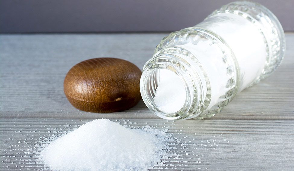 ۱۲ ماده مفید و طبیعی که می توانید به جای نمک استفاده کنید