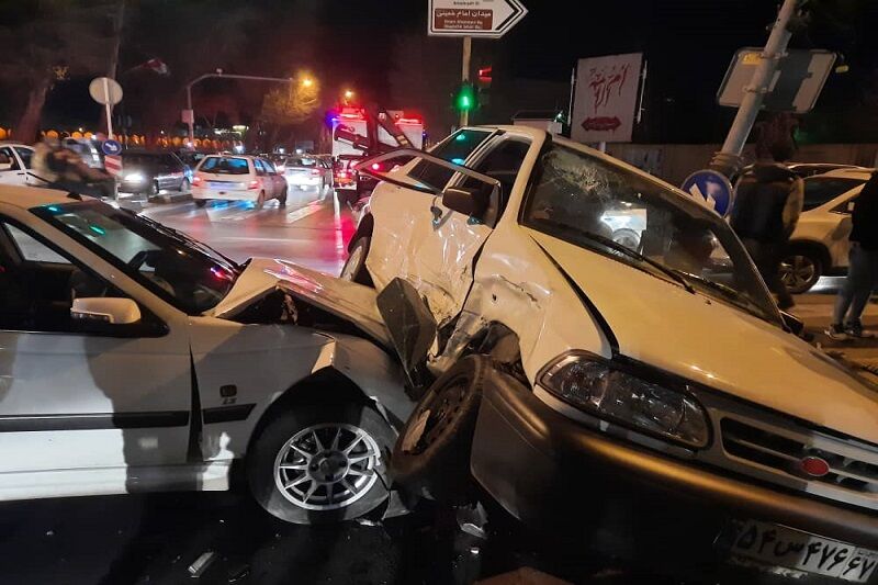 ببینید | اقدام باورنکردنی راننده بعد از تصادف در خیابان