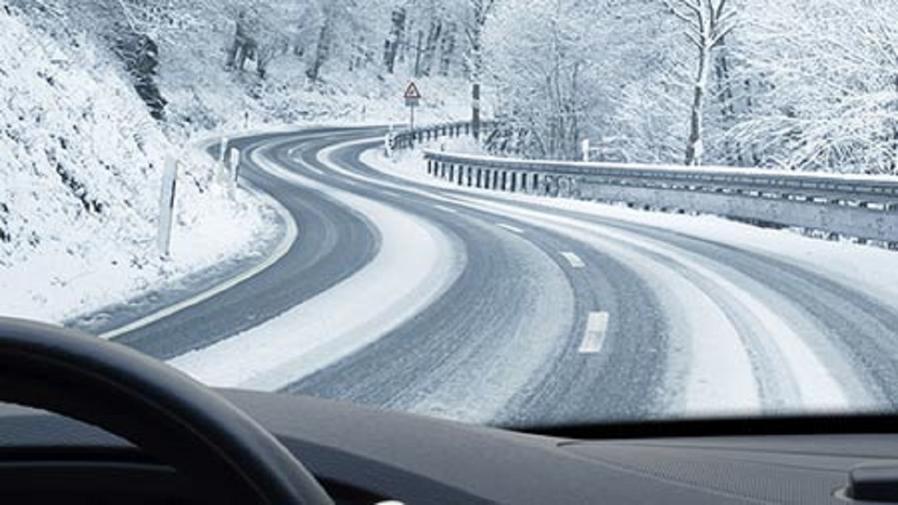 ۱۳ راهکار برای رانندگی در جاده های لغزنده و یخ زده که تصادف نکنیم