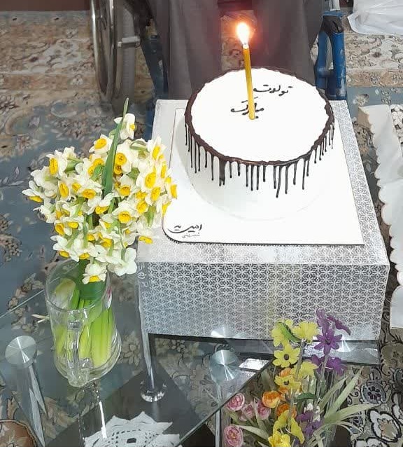 جشن تولد متفاوت نویسنده کتاب ” پارسه ” در شیراز که جانباز ۷۰ درصد است