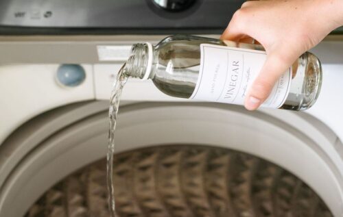 10 فایده ریختن سرکه سفید در ماشین لباسشویی