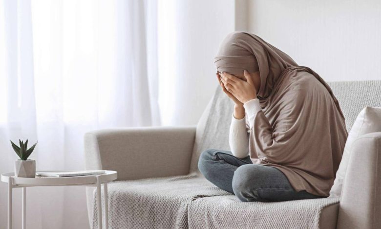 ۹ عامل اصلی در اتاق نشیمن که باعث استرس و اضطراب در خانه می شوند
