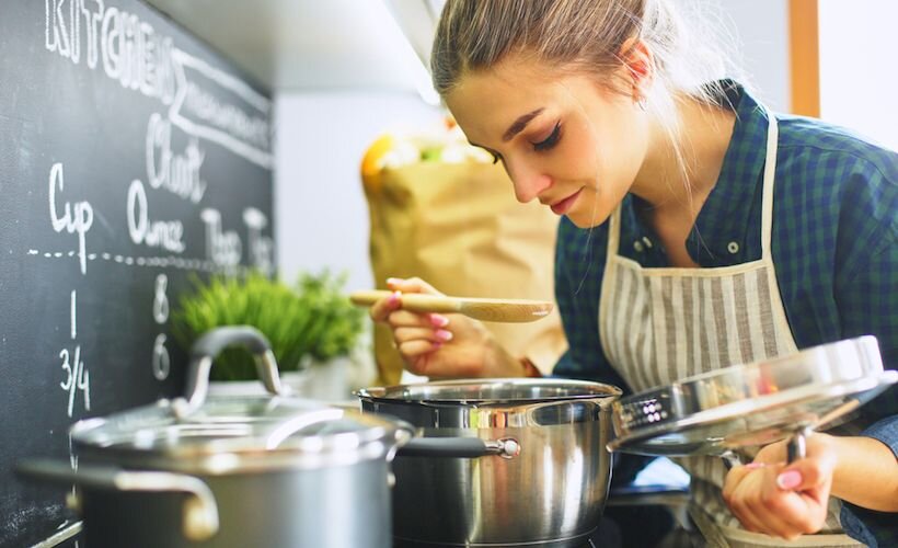 ۱۷ اشتباه رایج در آشپزی که همه خانم ها مرتکب می شوند