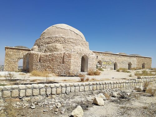 800px قدمگاه از آثار قدیمی و تاریخی شهر جهرم