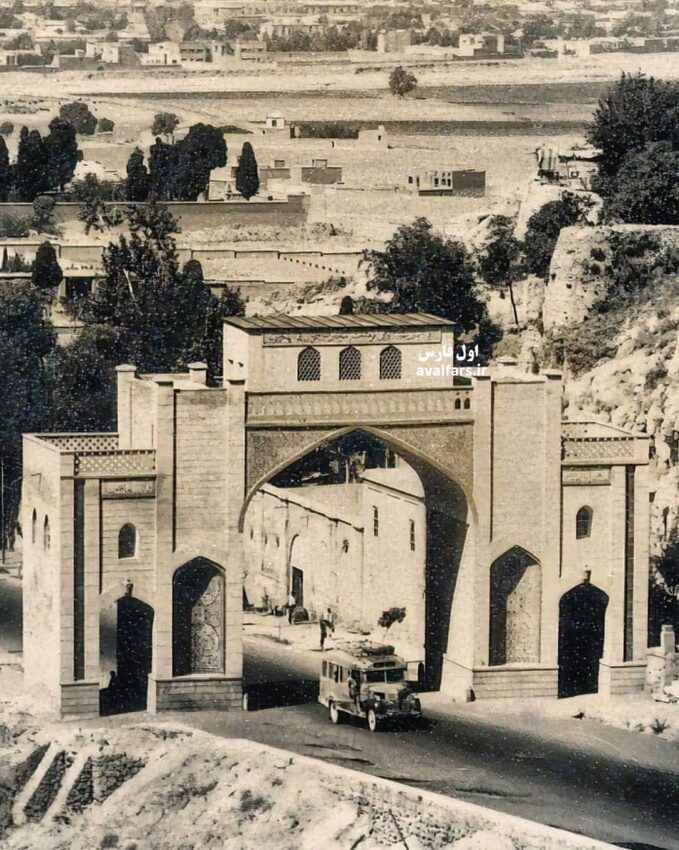 عکس دیده نشده از دروازه قرآن و شیراز سال ١٣٣٨