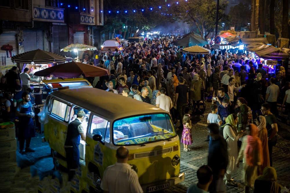 واکنش شهرداری به کلیپ جمع‌آوری اغذیه فروش سیار میدان احسان شیراز: اعمال قانون بود