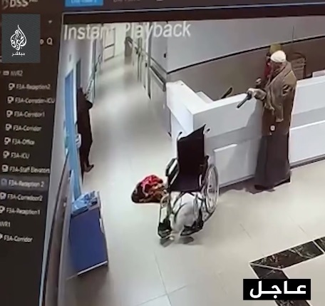 یکی از نیروهای مسلح اسرائیل در لباس پیرمرد فلسطینی در حمله به بیمارستان