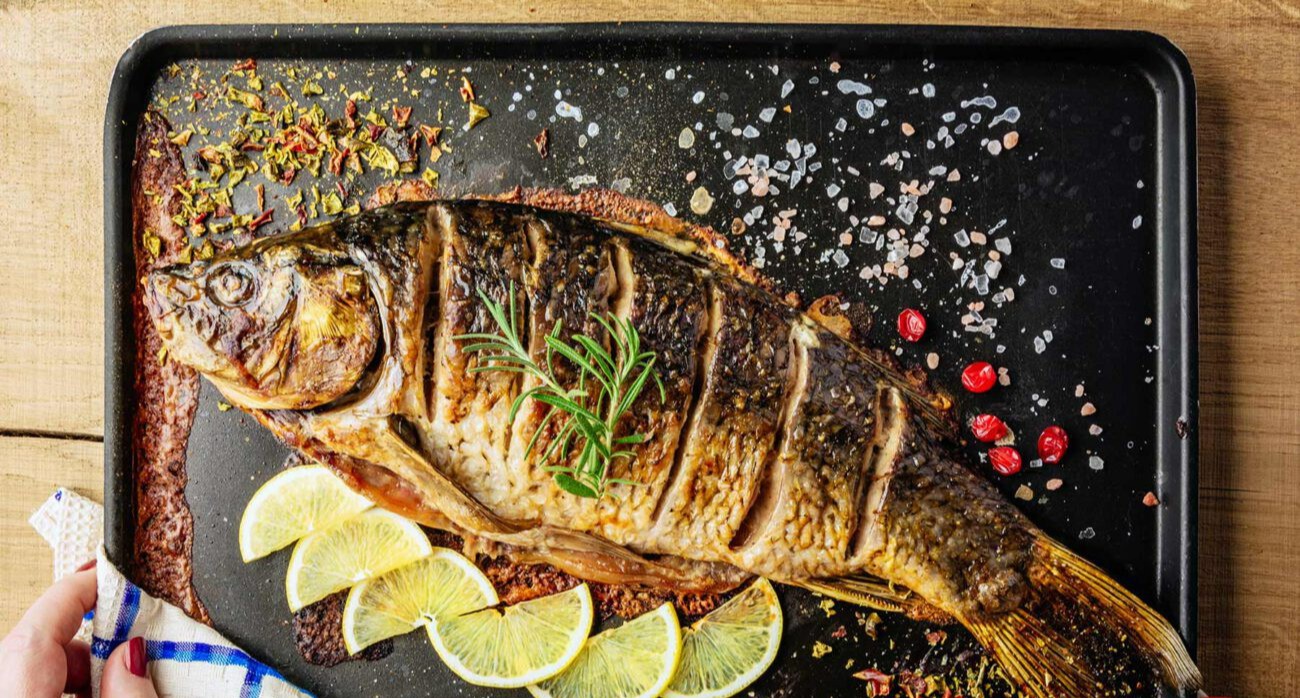 ۱۲ روش حرفه ای از بین بردن بوی بد ماهی قبل از پخت