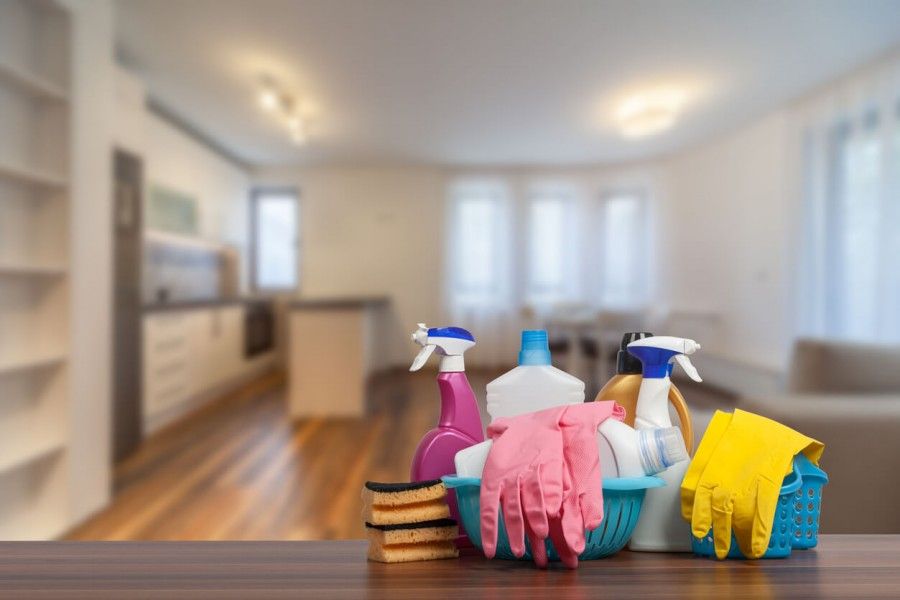 ۱۱ کار اشتباه رایجی که هنگام خانه تکانی مرتکب می شوید