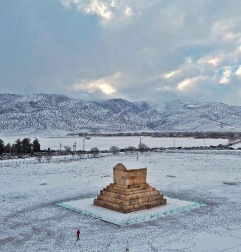  آرامگاه کوروش/عکس آرامگاه کوروش کبیر پوشیده از برف+ناگفته های تاریخی