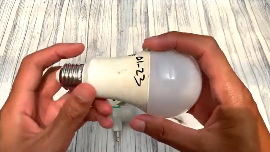 روشی جالب برای تعمیر لامپ های LED(+ویدئو)