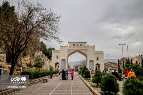 دروازه قرآن شیراز در یک روز بارانی بهاری 1