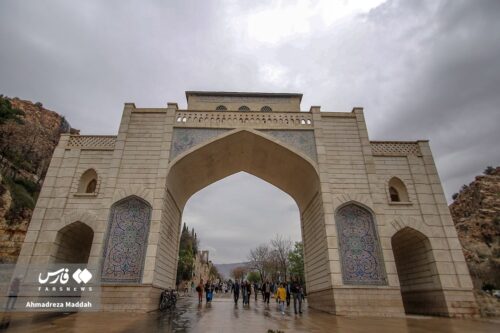 دروازه قرآن شیراز در یک روز بارانی بهاری 2