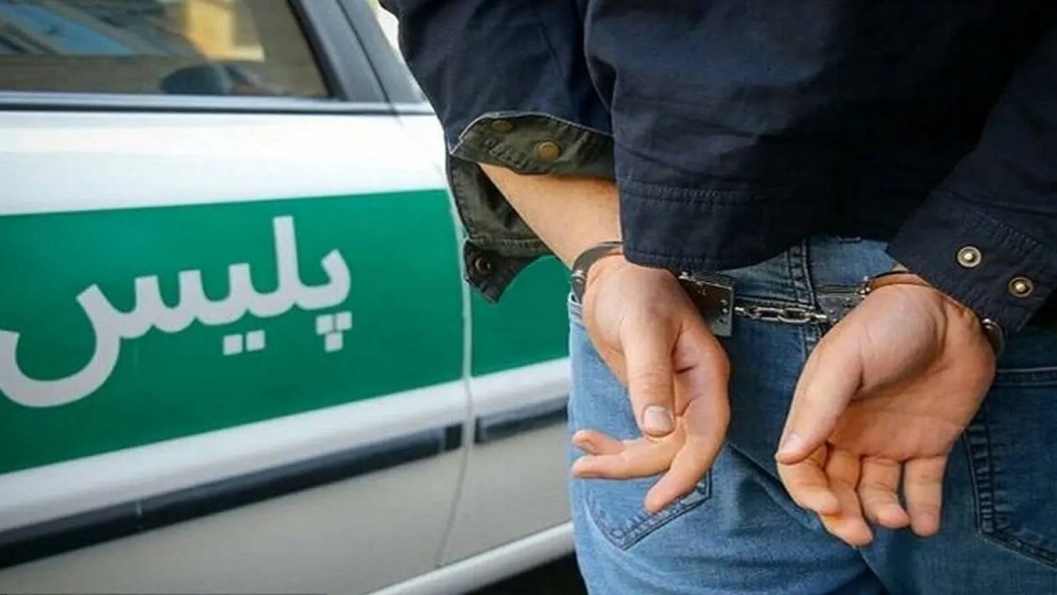 یکی از اوباش مسلح شیراز حین حمله به یک فروشگاه دستگیر شد
