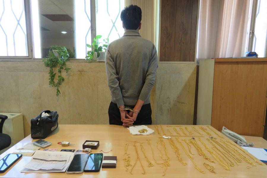 سارق طلا فروشی و بدل انداز سابقه‌دار بندرعباسی در شیراز دستگیر شد
