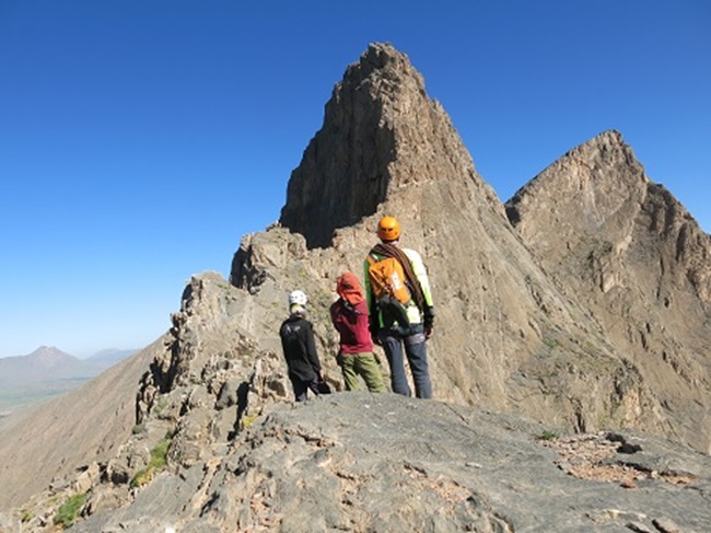 ببینید|پله‌های دست‌تراش ۲۰۰۰ ساله  قله چُت در استان مرکزی