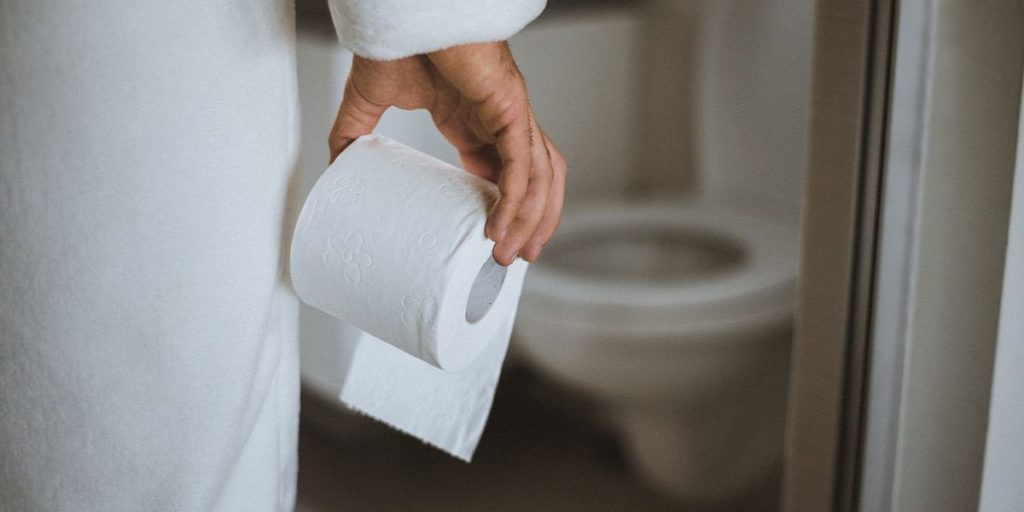 خطرات استفاده از دستمال توالت که باید از آن آگاه باشید