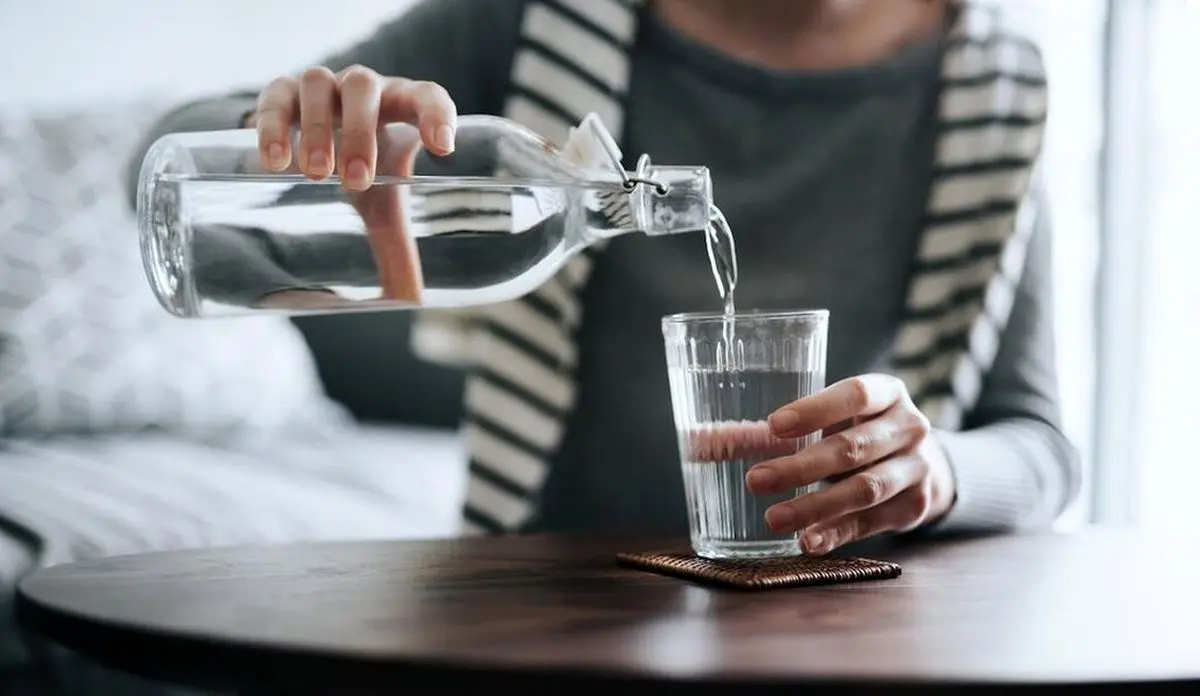 خواص شگفت انگیز نوشیدن آب قبل از خوردن غذا