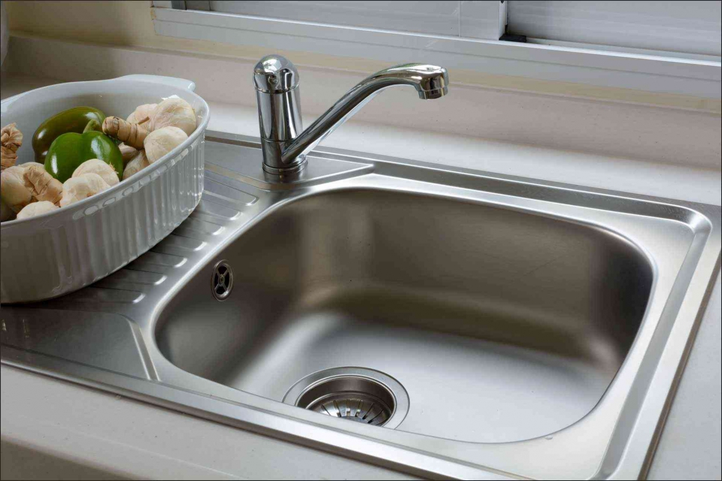 ۶ راه طبیعی برای درخشان و براق کردن سینک ظرفشویی
