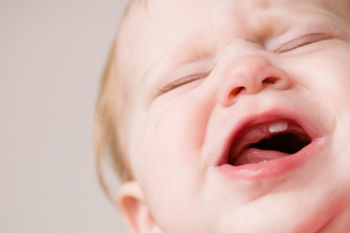 آنچه باید درباره دندان درآوردن نوزاد،علائم، مراحل و راهکارهای آن بدانید
