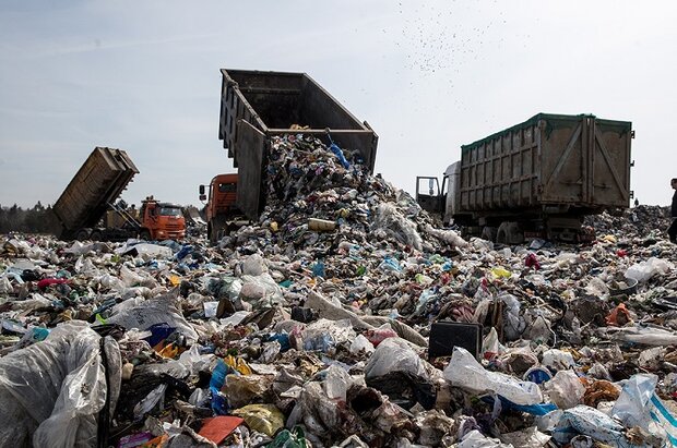 کشف ۹۰ کامیون زباله از منزل یک میلیاردر با شکایت همسایه ها