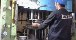 راه اندازی کارخانه بزرگ تولید ظروف تفلون آشپزخانه توسط یک زندانی