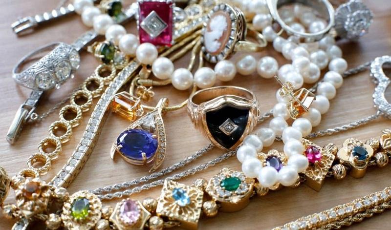 سرقت طلا و جواهرات ۱۰ میلیاردی صاحبخانه توسط نظافتچی