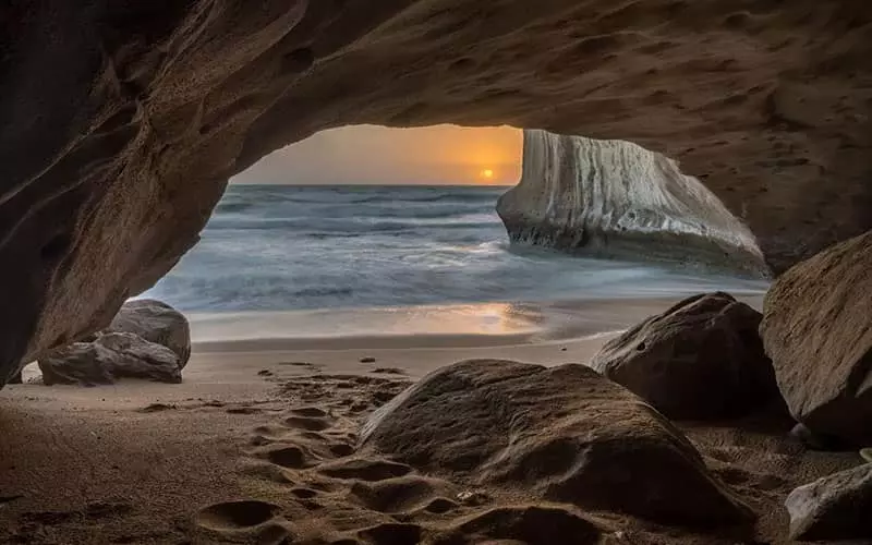 ببینید | یکی از زیباترین غار های ساحلی ایران در بوشهر