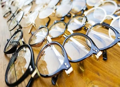 مردی که فریم های عینکش به یاسوج نرسید 13 میلیارد جریمه شد