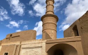 اول فارس TV | مُنارجنبان خرانق بنایی شگفت‌انگیز و ۴۵۰۰ساله در یزد