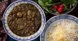 ترکیب سبزی‌ها در قورمه سبزی اصیل ایرانی چگونه است؟