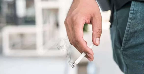 از بین بردن بوی سیگار از روی لباس با چندین ترفند ساده و سریع