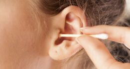 ۶ راهکار ساده و موثر برای تمیز نگه داشتن گوش ها