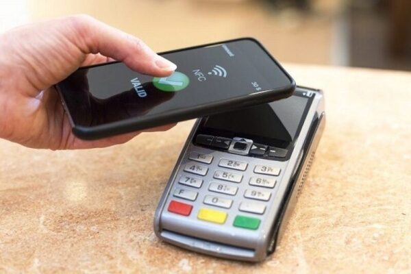 استفاده از گوشی موبایل به جای کارت بانکی هنگام خرید