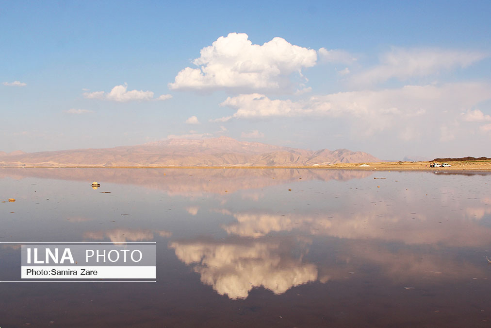 تصاویر جدیدی از دریاچه مهارلو که استخراج نمک در آن ادامه دارد