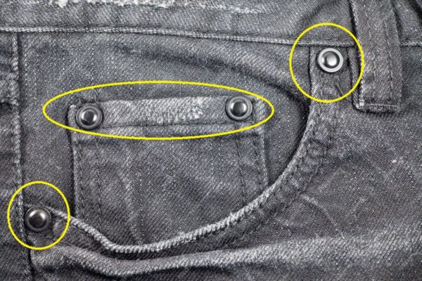 چرا هر شلوار‌ جین ۶ دکمه فلزی کوچک دارد؟