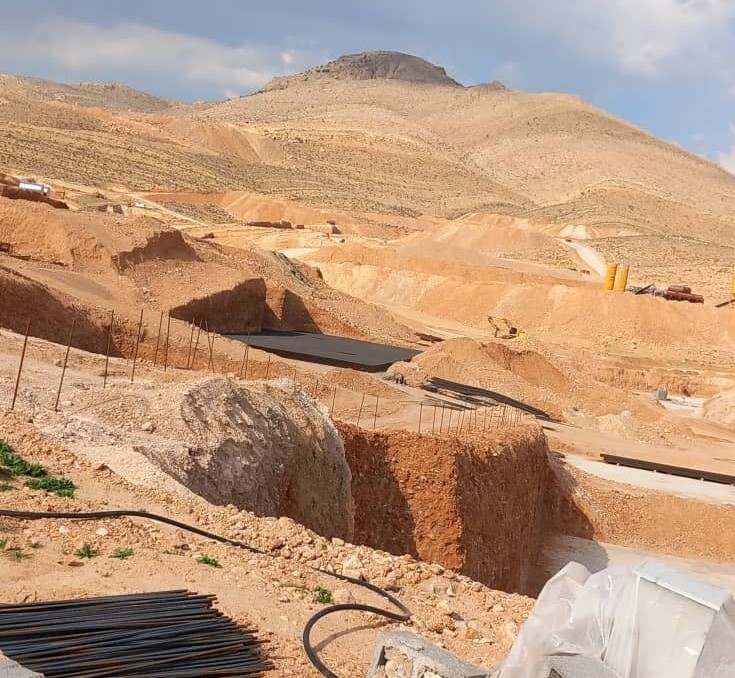 در استان فارس: این پروژه مسکن ملی بعد از ۲ سال همچنان در حال خاکبرداری است 