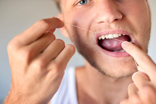 اشتباهات رایج و مخرب در استفاده از نخ دندان