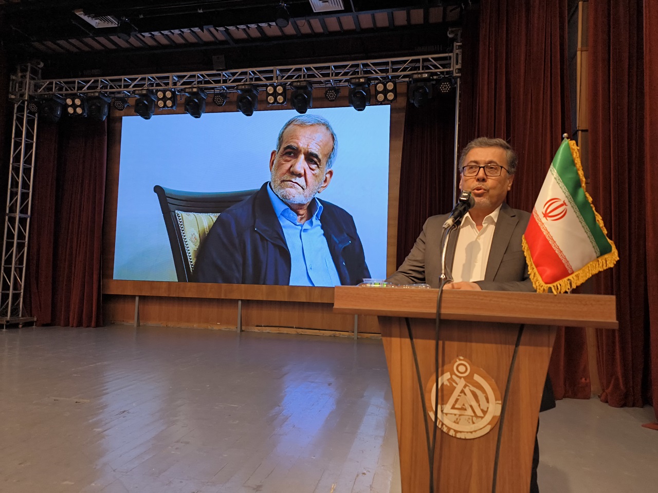 انصاری لاری : هر ایرانی ۸ تیرماه برای آزادی‌خواهی و عدالت‌طلبی یک بار دیگر پای صندوق رای حاضر می شود