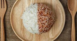 فرق برنج دودی با قهوه ای؛ کدام یک برای خرید و مصرف بهتر است؟