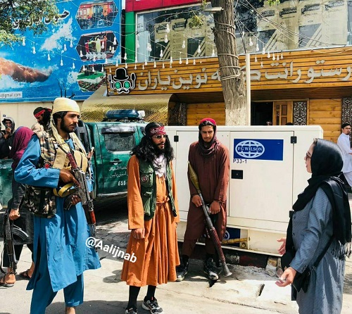 عکس وحشتناک گشت ارشاد در خیابانهای کابل